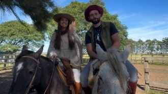 Matteus Amaral faz passeio de Páscoa com a namorada e encontra cunhado