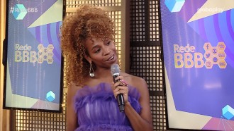 No Prêmio #RedeBBB 2021, Karol Conká falou sobre sua experiência pós-jogo: 'A soberba já não combina mais com meu look'