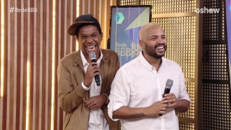 No Prêmio #RedeBBB 2021, Lucas Penteado fala sobre relação com Projota no jogo: 'Sou muito fã, nada do que aconteceu lá dentro vou levar para fora'