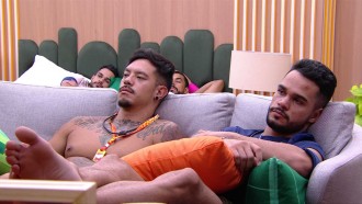 Pela Central do LÃder, brothers observam sisters e fazem comentários sobre beleza