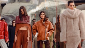 Vitória Strada retorna às passarelas em desfile no SPFW N60: