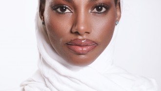 Tina Calamba lança autobiografia e compartilha sua jornada: 'O BBB foi um divisor de águas na minha vida'