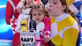 Viih Tube e Eliezer brincam com Lua: 'O pai jura que vai ganhar da mãe'