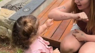 Viih Tube faz tatuagens em homenagem à famÃlia e mostra reação de Lua: 'O irmãozinho!'