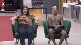 Mari e Matheus brincam e