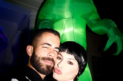 Mari Gonzalez mostra fantasia de Halloween em comemoração nos EUA com Pipo Marques