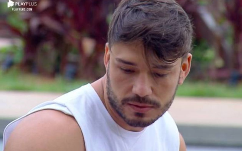 Lucas recebe punição e se envergonha