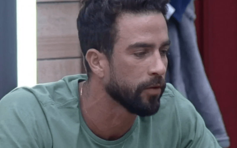 Erasmo declara guerra a Bil em A Fazenda 13: