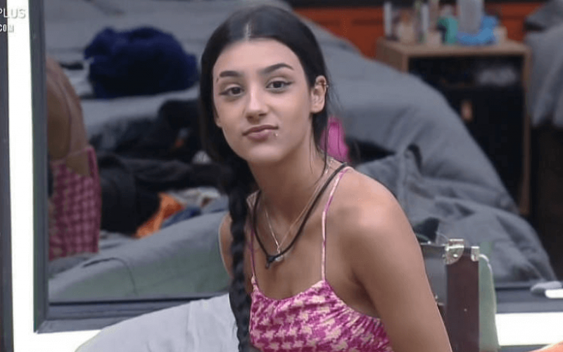 A Fazenda 14: Bia Miranda reclama com peões de deboche da produção:
