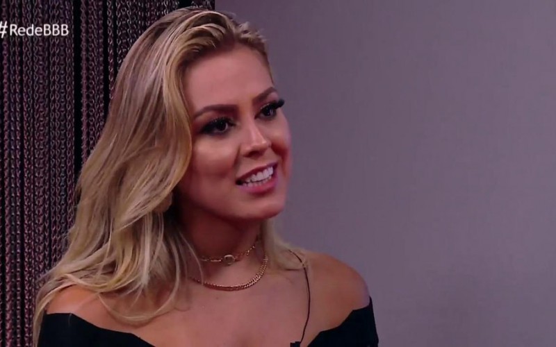 Bate-Papo BBB: Isabella acha que troca de farpas com Elana não a prejudicou