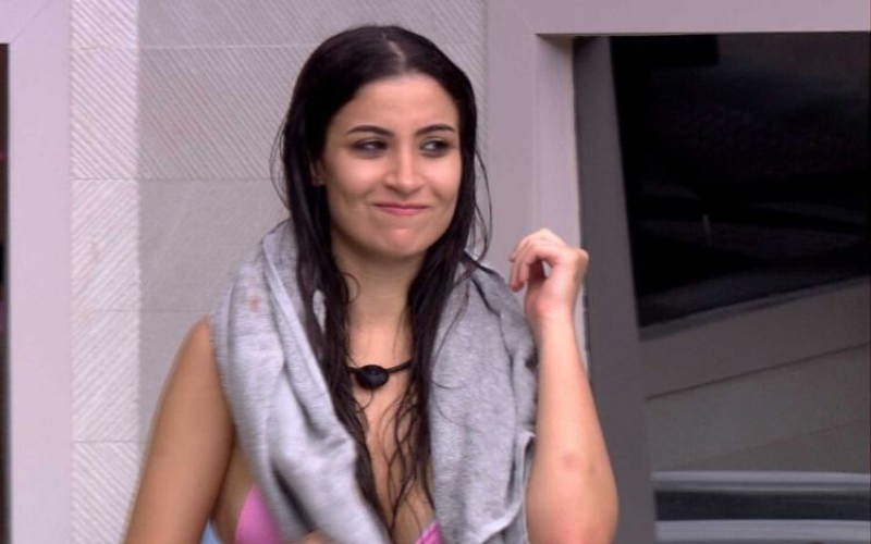 BBB 20: Após ficar bêbada e ‘apagar’, Bianca Andrade acorda e descobre que fez xixi na cama e no chão