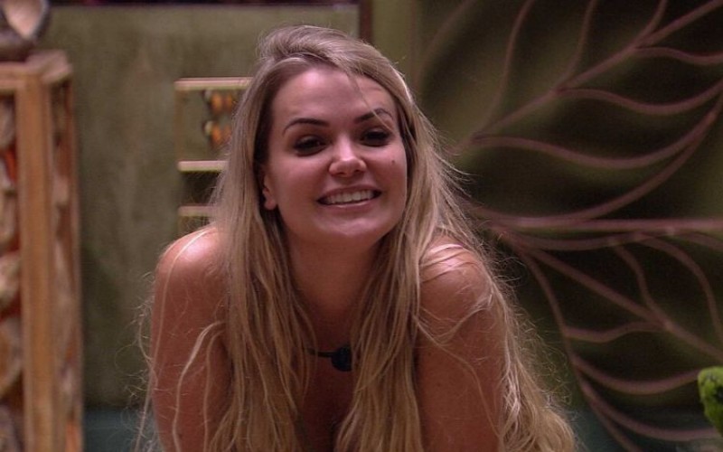 BBB 20: Marcela dá aula de sexo para os brothers