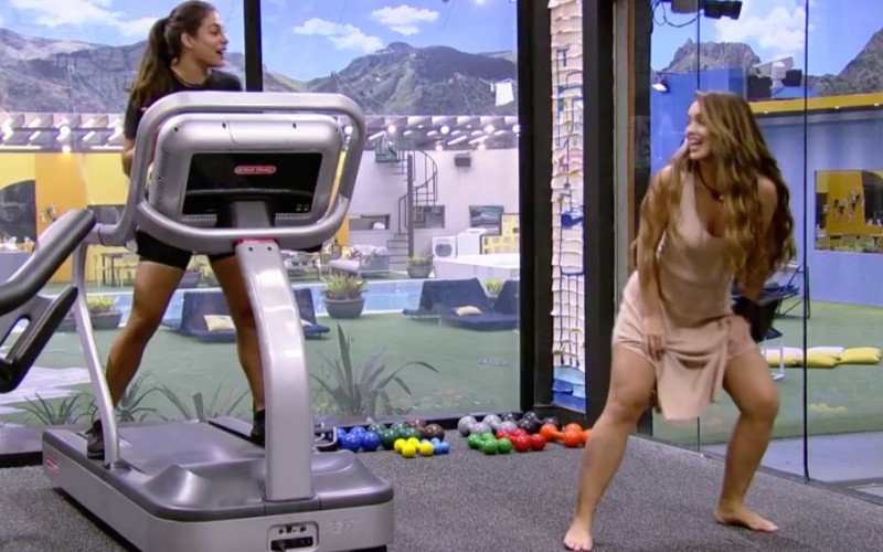 BBB20: Após música começar a tocar na casa, Mari agradece ao achar que som é para ela malhar; Rafa tenta acordar as amigas, sem sucesso: "Decepcionada!"