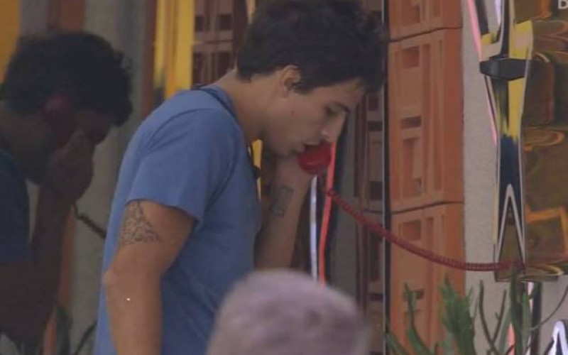 BBB20 - Felipe atende o ‘Big Fone’ e está imune ao paredão