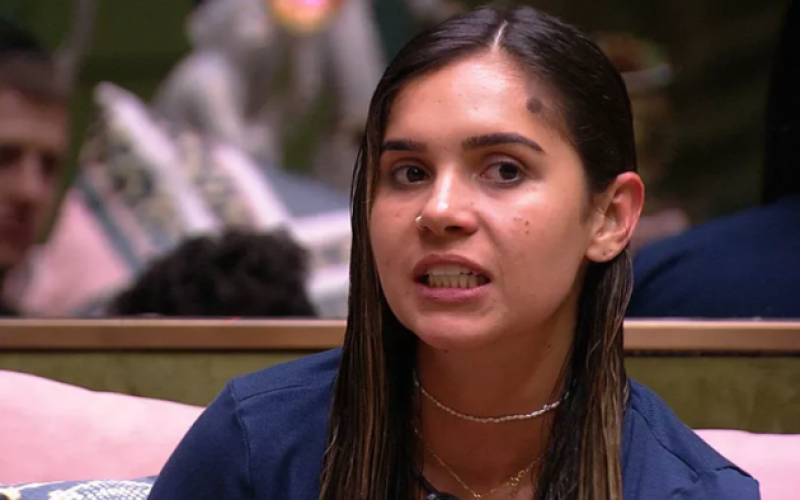 BBB20 - Gizelly recebe informação externa no quarto do Líder