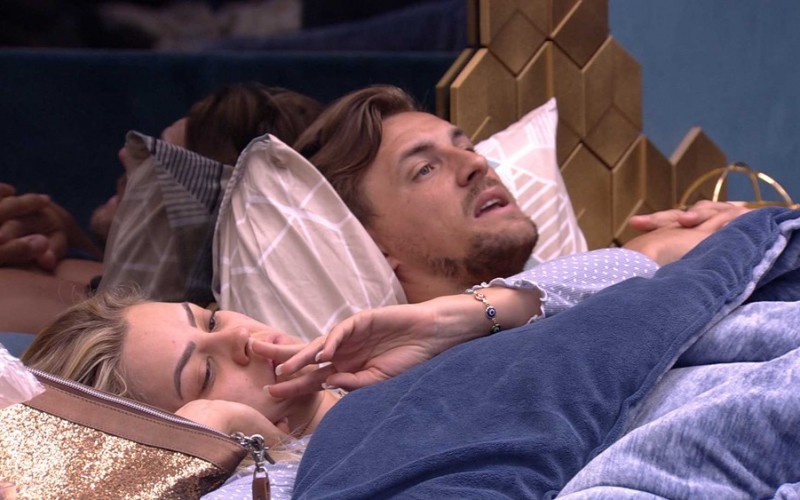 Diego comenta com Isabella: