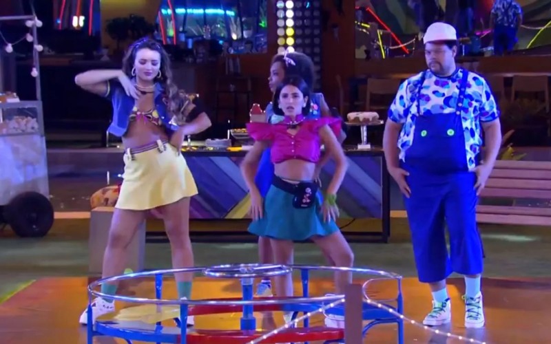 Dua Lipa posta vídeo de Manu Gavassi dançando