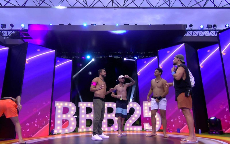 Maike e VinÃcius trocam elogios e fazem projeção no BBB 25: