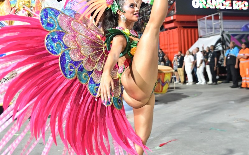 Alane Dias abre caixa de perguntas e comenta relação após Carnaval: