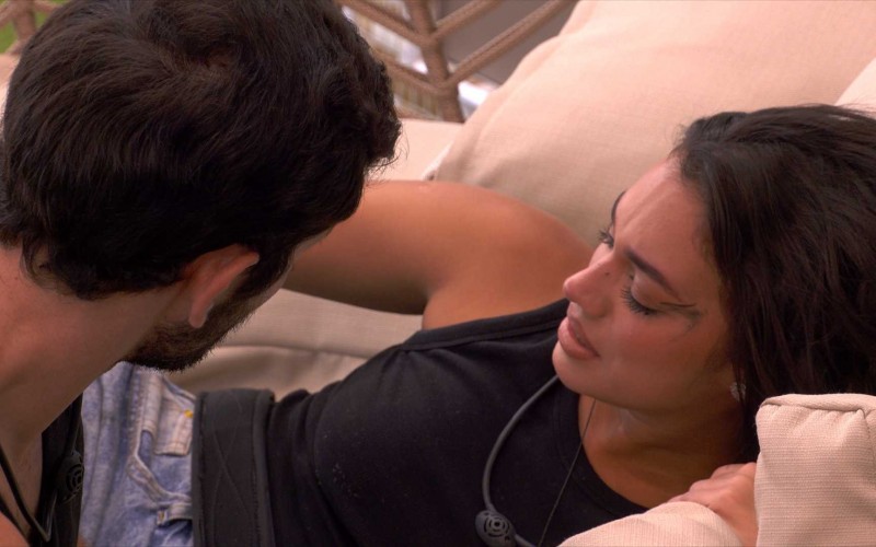 Alane diz que não deveria ter revelado voto de Leidy Elin a Davi e chora:
