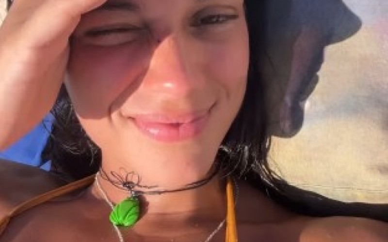 Alane toma sol no Rio de Janeiro: