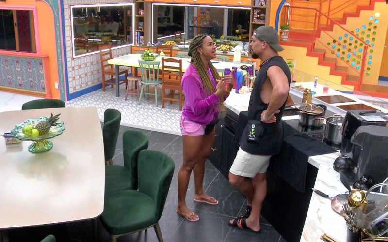 Aline alerta Vinícius, sua dupla no BBB 25:
