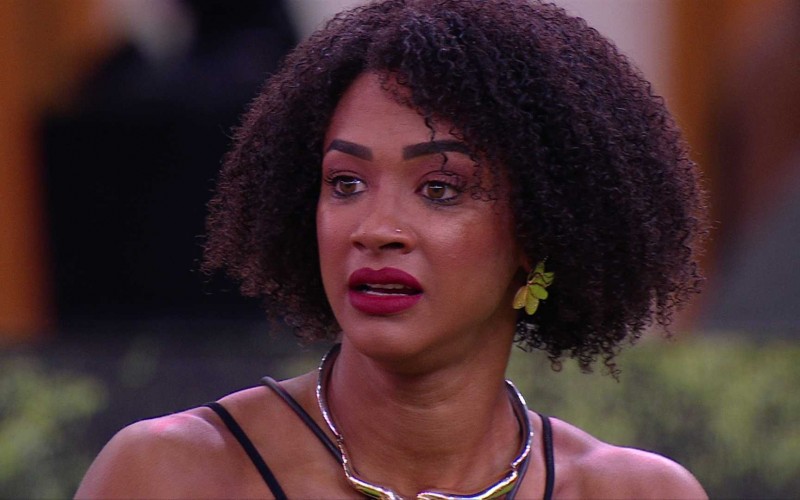 Aline chora ao apagar mensagem da mãe de João Gabriel: