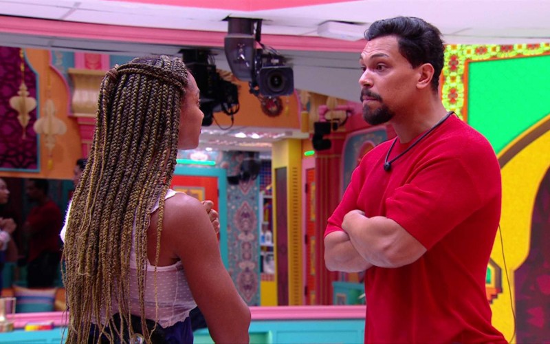 Aline chora em conversa com VinÃcius sobre brother:
