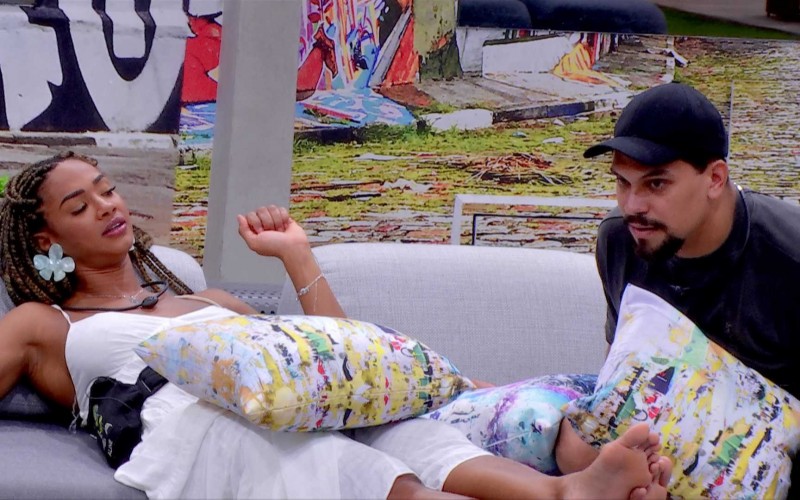 Aline conversa com VinÃcius sobre relação com brother: