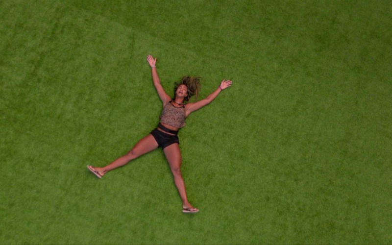 Aline corre no gramado do BBB 25 e agradece retorno do Paredão
