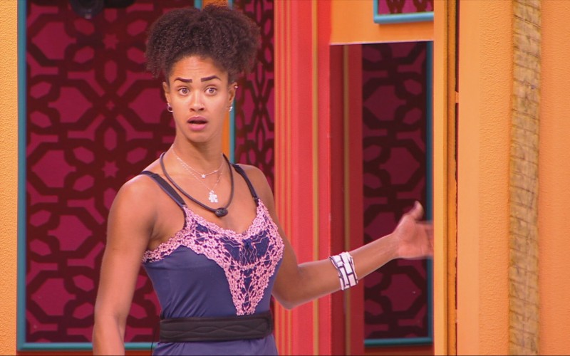 Aline cutuca sisters após Vinícius atender Big Fone: