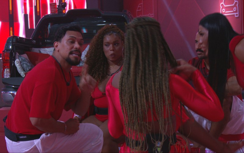 Aline e VinÃcius discutem durante Festa: