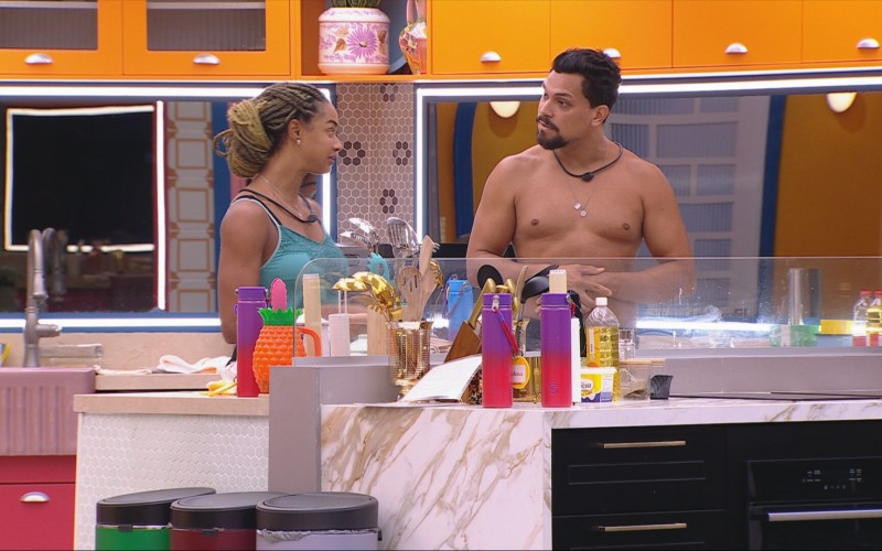 Aline e Vinícius trocam farpas no BBB 25, e sister dispara: