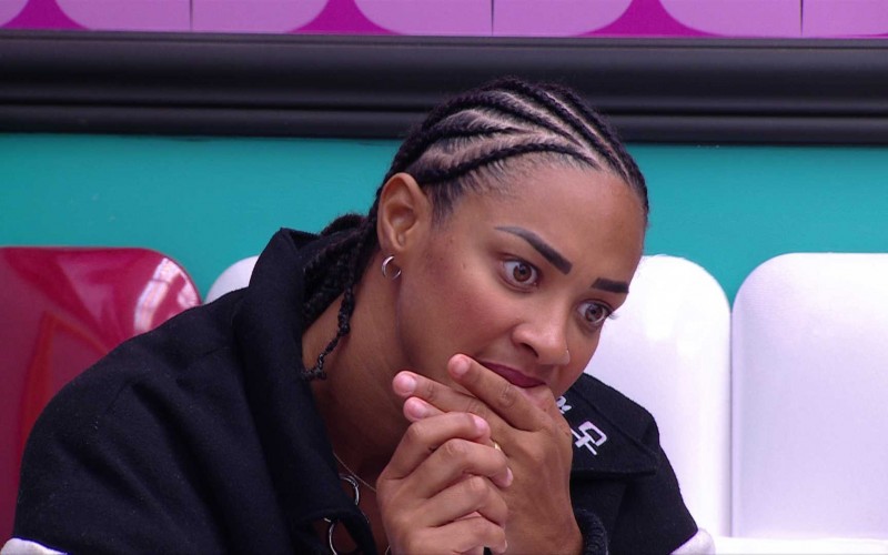 Aline ouve fofocas do RoBBB Seu Fifi e afirma: