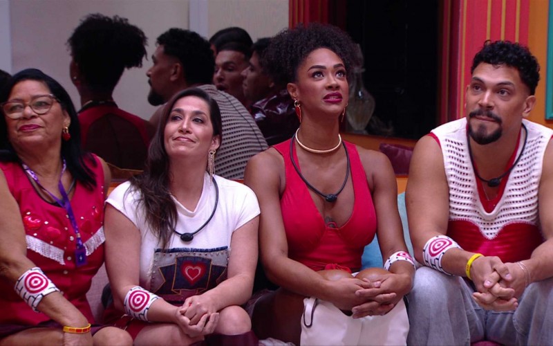 Aline recebe Na Mira do LÃder de Renata e rebate: