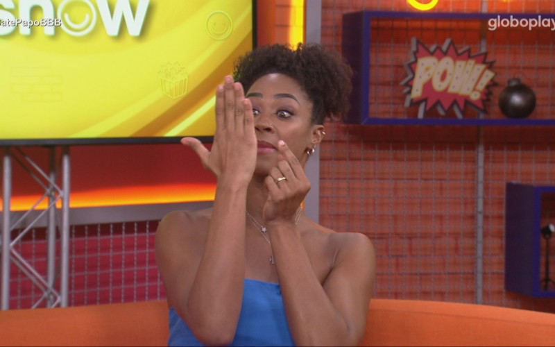 Aline se surpreende com cena de beijo em Thamiris: