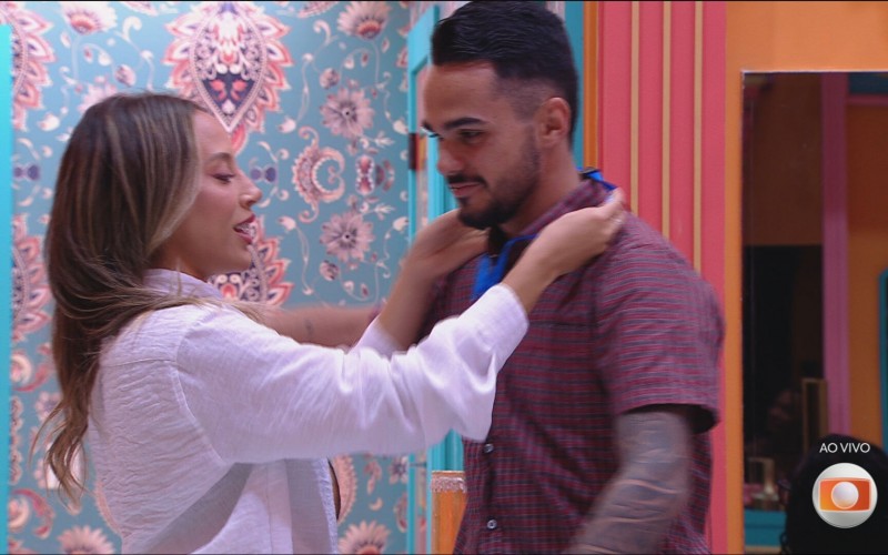 Anjo Renata imuniza João Gabriel durante a formação do 5º Paredão do BBB 25
