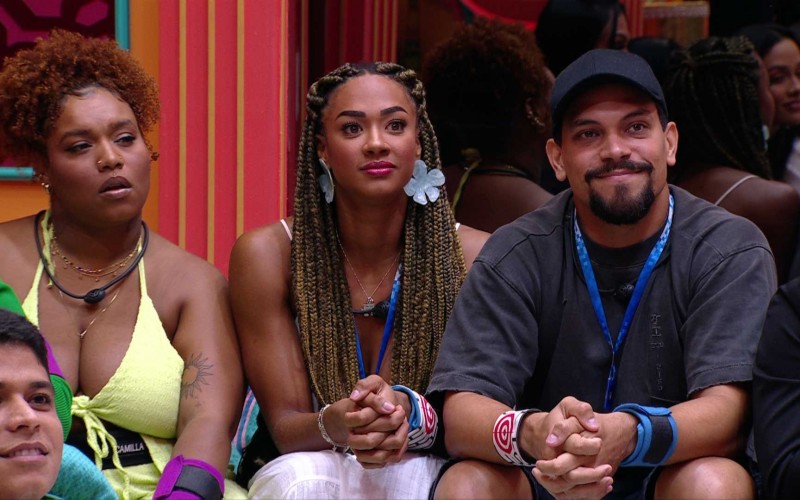 Anjos Aline e VinÃcius imunizam Delma e Guilherme durante a formação do 3º Paredão do BBB 25