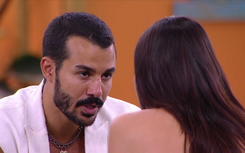 Antes do Paredão, Mateus desabafa com Vitória Strada:
