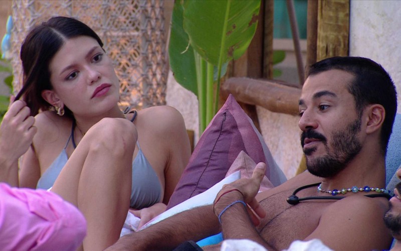 Ao lembrar da ex-noiva, Vitória Strada pergunta: