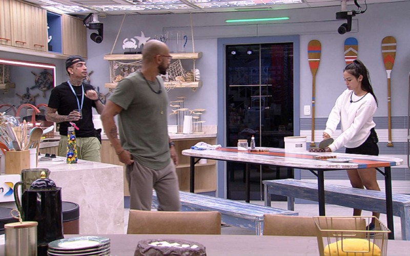 Após Big Fone tocar, Larissa acalma MC Guimê no BBB 23: