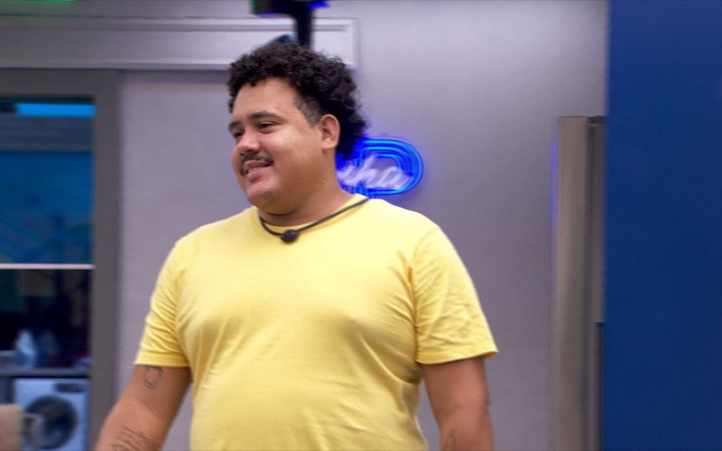 Após brothers esquecerem de comprar açúcar para o VIP, Lucas Henrique brinca: