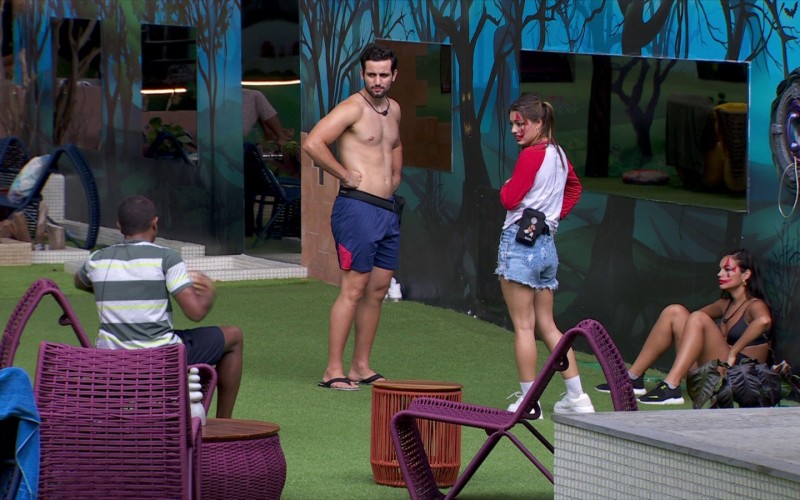 Após Davi atender ao Big Fone do BBB 24 pela segunda vez no dia, Beatriz reage:
