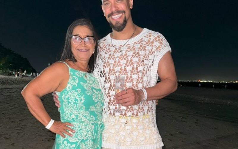 Após declaração de Vinícius sobre sexualidade, mãe do brother ressalta: