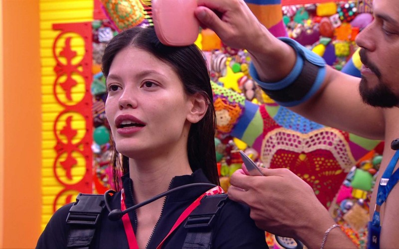 Após Festa do BBB 25, Vitória Strada decide cortar o cabelo: