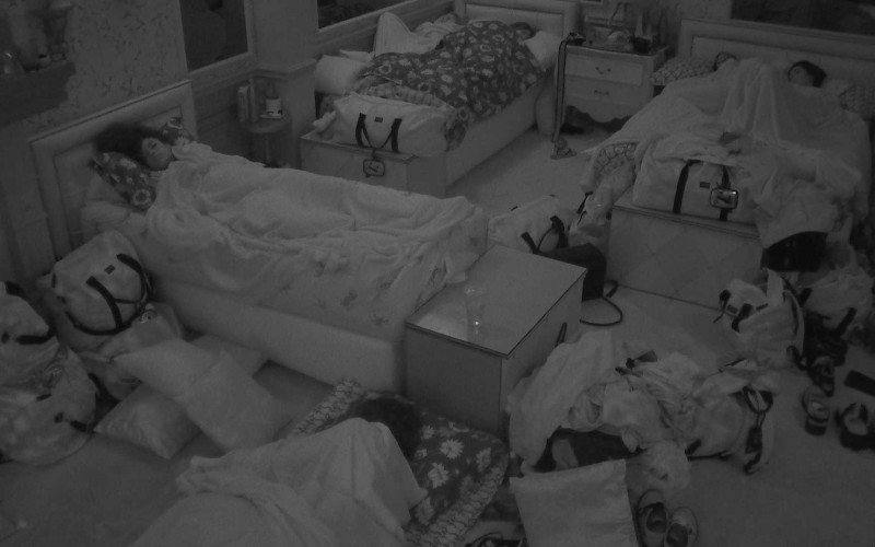 Após noite de eliminação de Arcrebiano, todos dormem na casa do BBB21