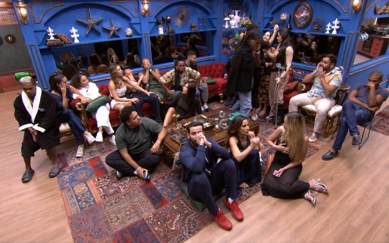 Após resultado de Paredão, Marcus Vinicius e Alane choram abraçados no BBB 24