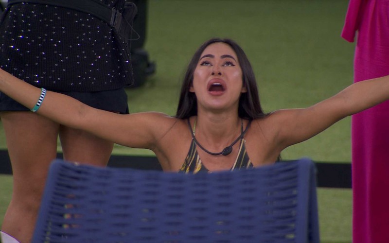 Após resultado do Paredão, Isabelle se ajoelha e brothers aplaudem no BBB 24