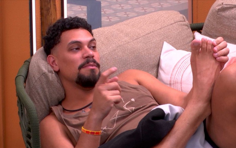 Após ter sido shippado com Renata pelo público, Vinícius declara: