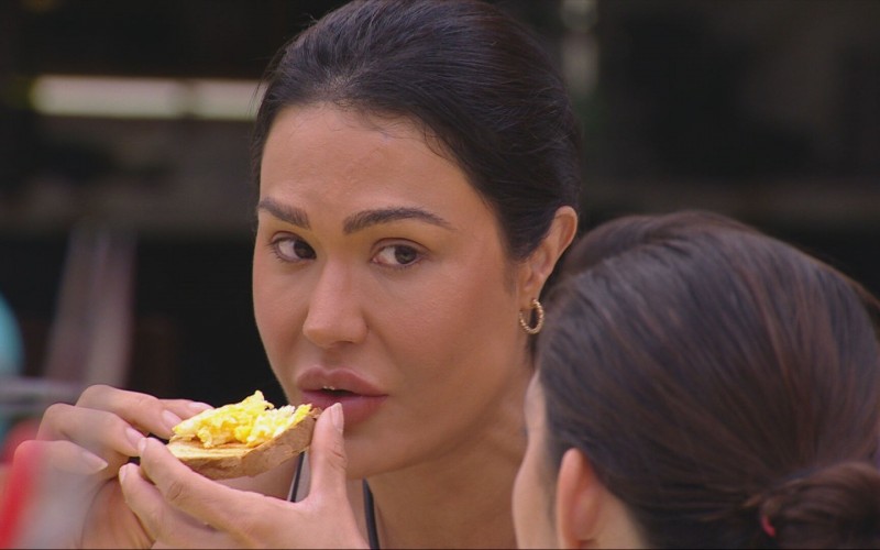 Após troca no menu da Xepa, Gracyanne Barbosa diz a sister: